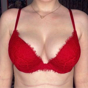 🥀 Victoria’s Secret Red Dream Angels Lace Push-up Bra 🥀